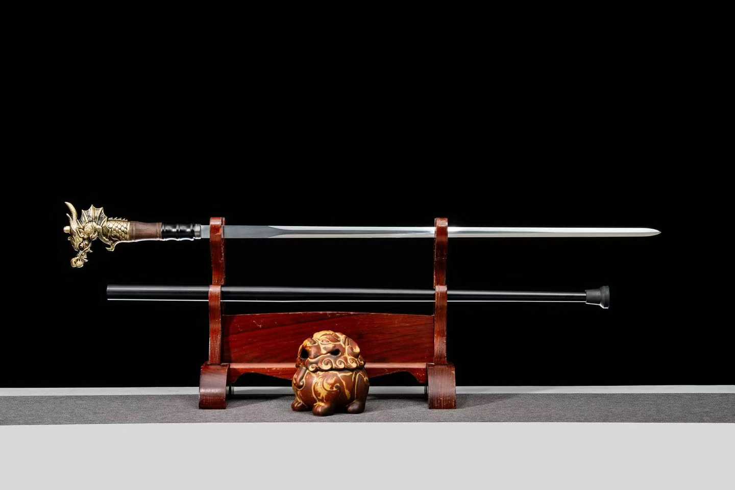 Gậy Trưng Bày Hình Đầu Rồng – Phiên bản Kiếm Ẩn